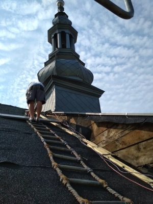 Zdjęcia z koncowej części remontu dachu kościoła-54
